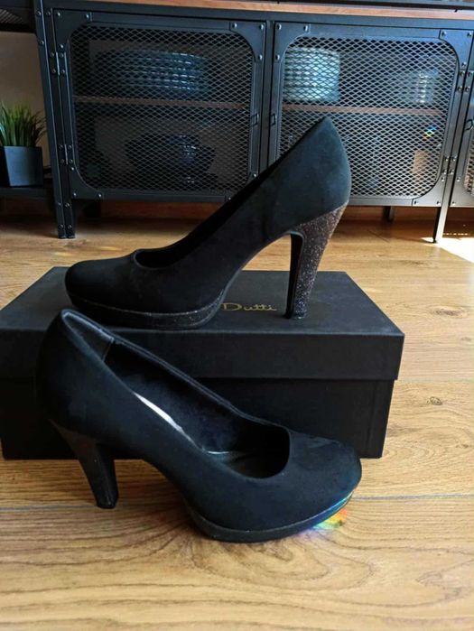 Дамски маркови обувки от велур