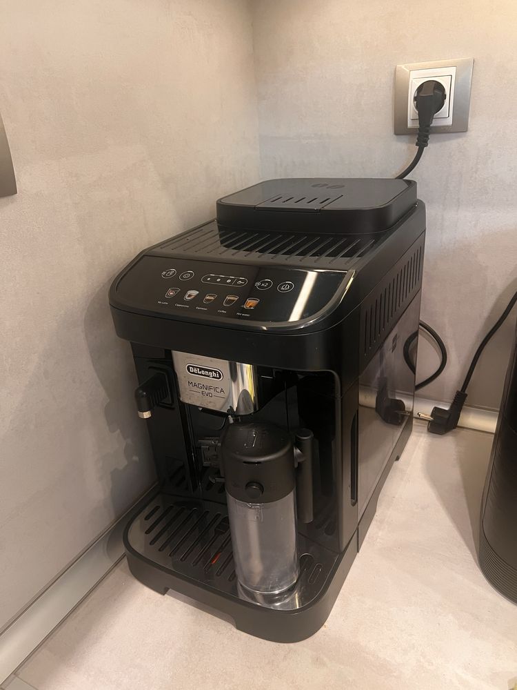 Кафеавтомат DELONGHI Magnifica EVO ECAM290.61.B