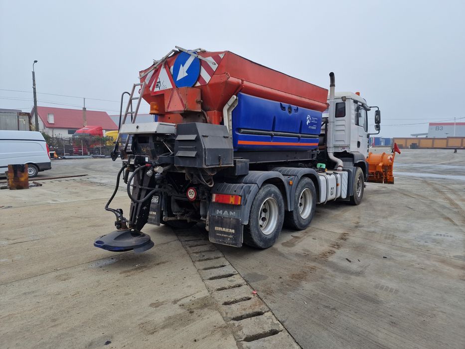Cap tractor echipat sararita dezapezire