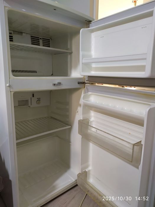 Маленький холодильник GoldStar срочно будет скидка