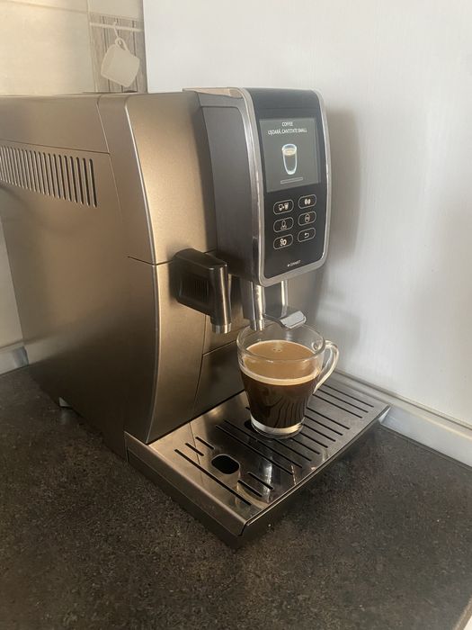 Expresor DE LONGHI DINAMICA PLUS, aproape nou