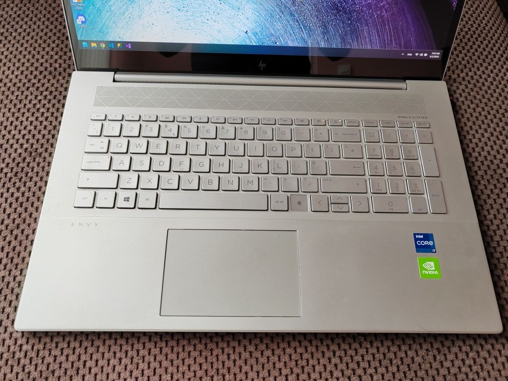 Лаптоп HP Envy 17