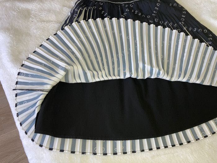 Плисирана пола Guess -10 год.