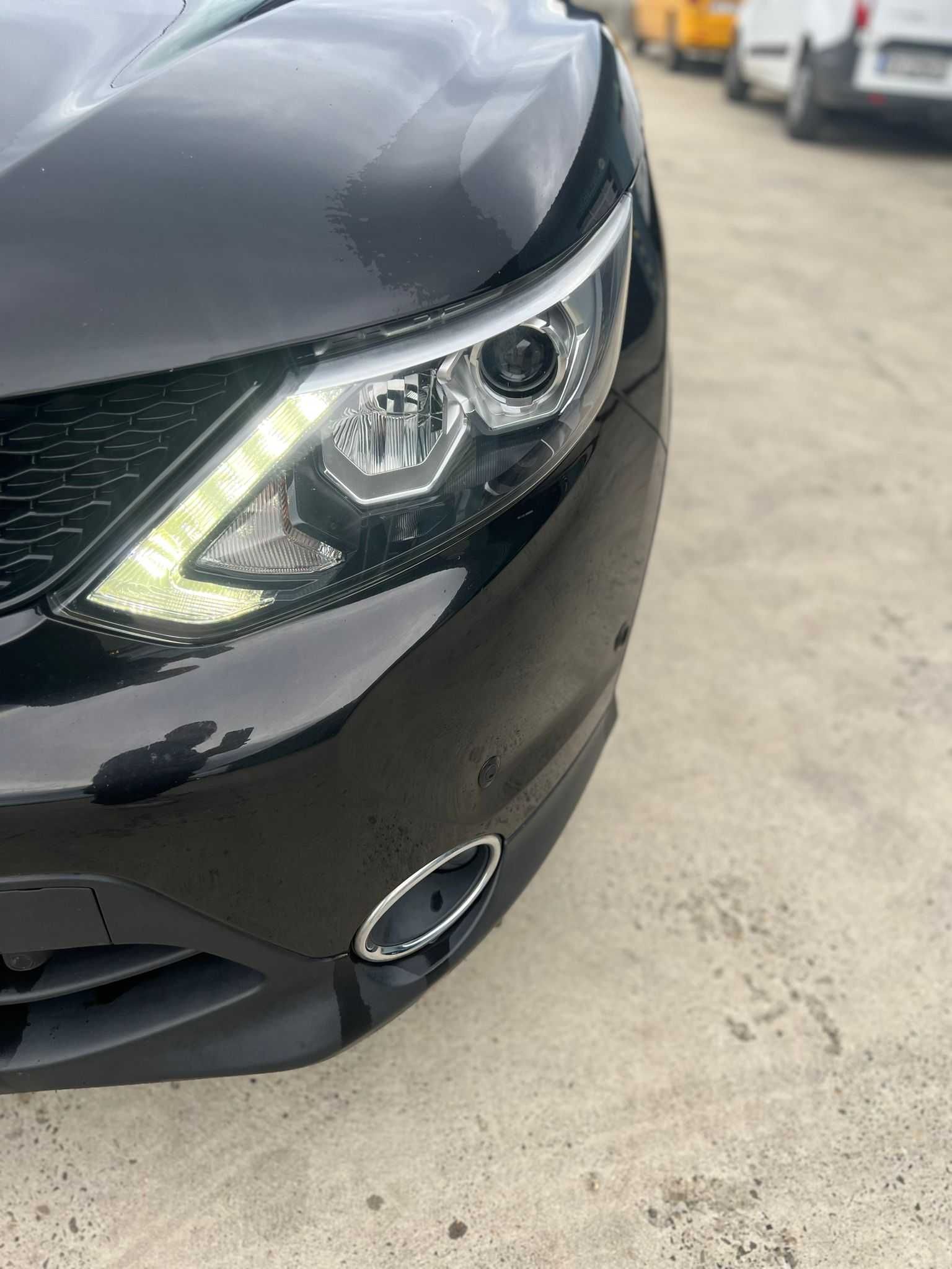 Far stanga dreapta Nissan Qashqai J11 1.6 DCI R9M 2015 si alte piese