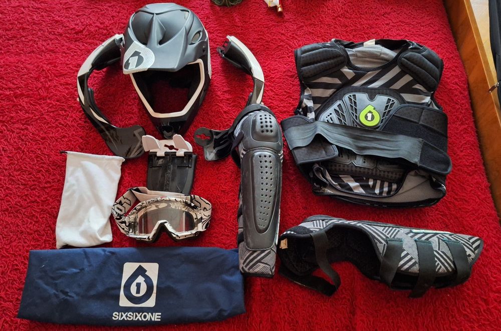 Vand echipament Downhill Freeride Enduro Alpine Stars  Sixsixone