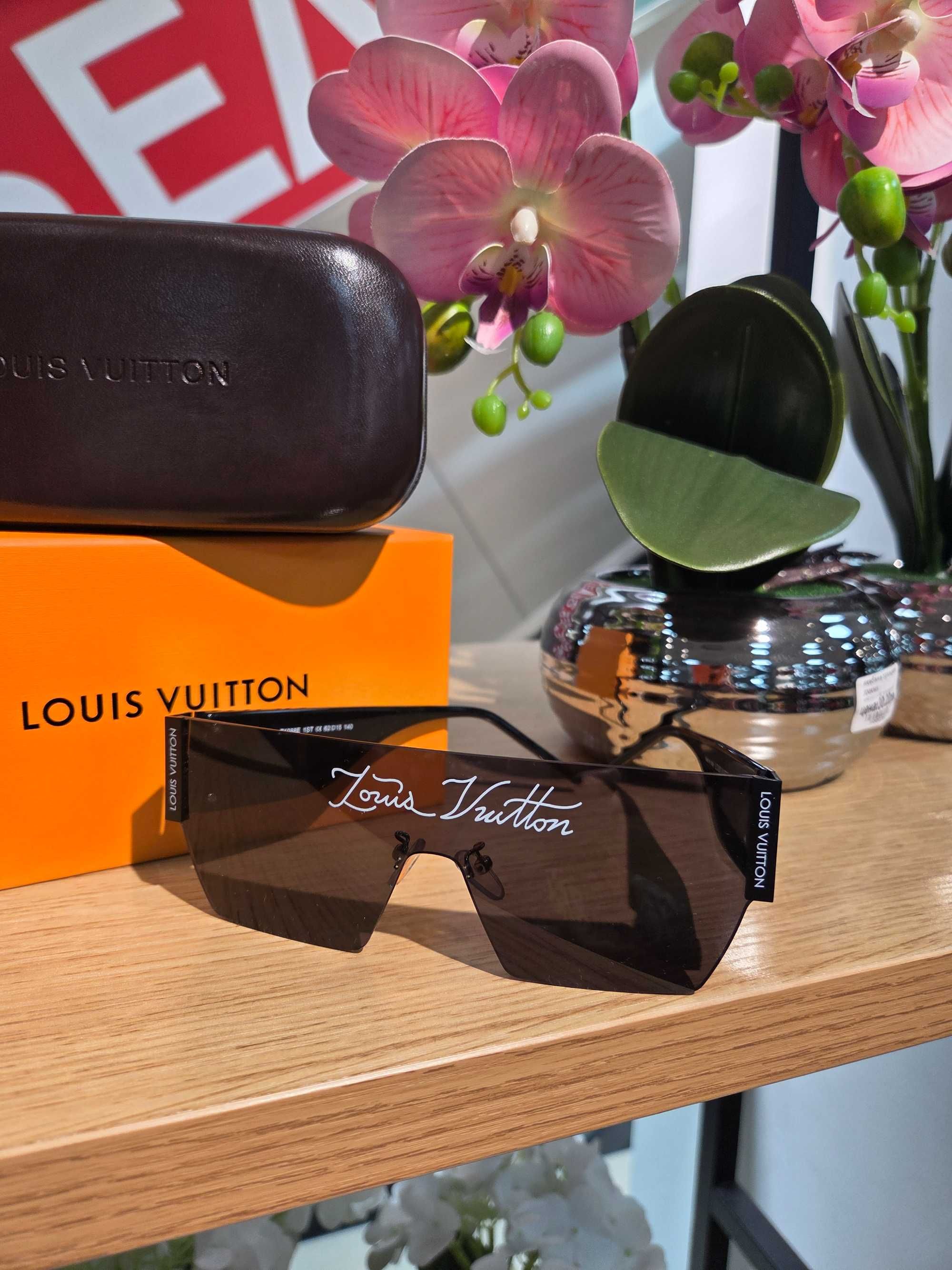 Продават се слънчеви очила Guess