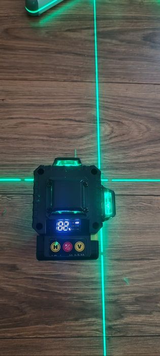 Vând Set Nivela Laser HILDA, 4D, 16 linii, laser verde+Stativ Bosch