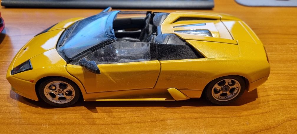Метална 1/18 кола