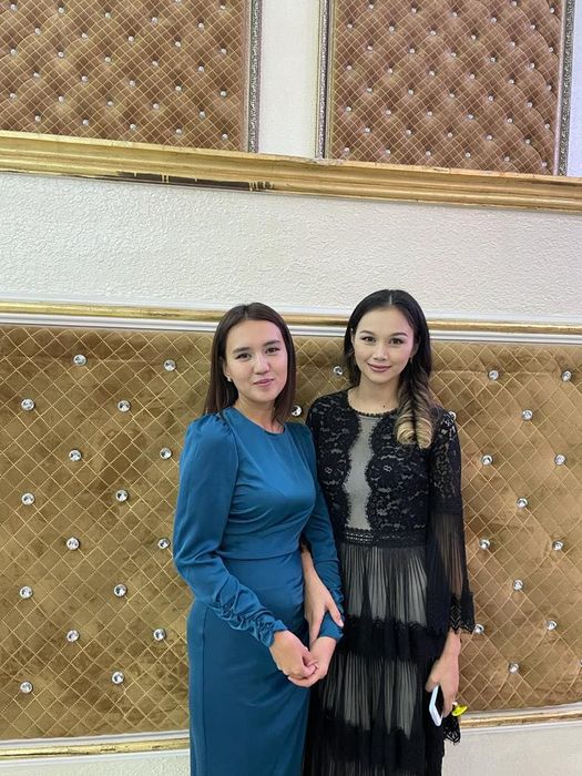 Чёрное Платье вечернее купила за 40тыс продам за 20тыс . 1раз одевала