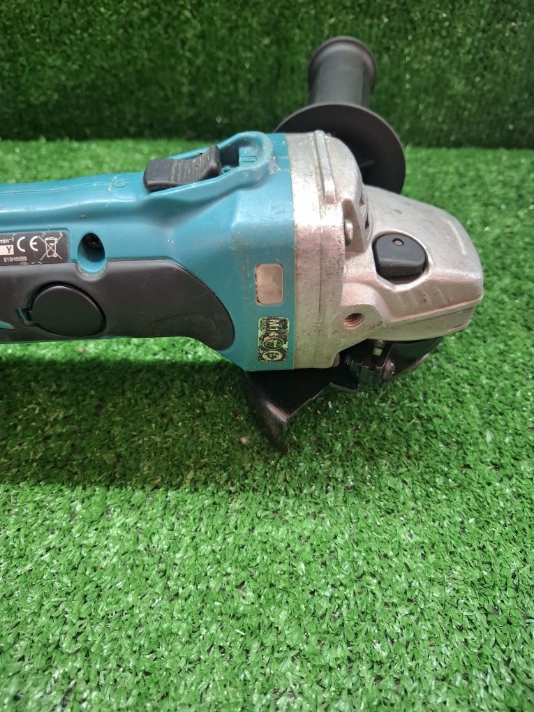 Шлайф на Makita DGA452.