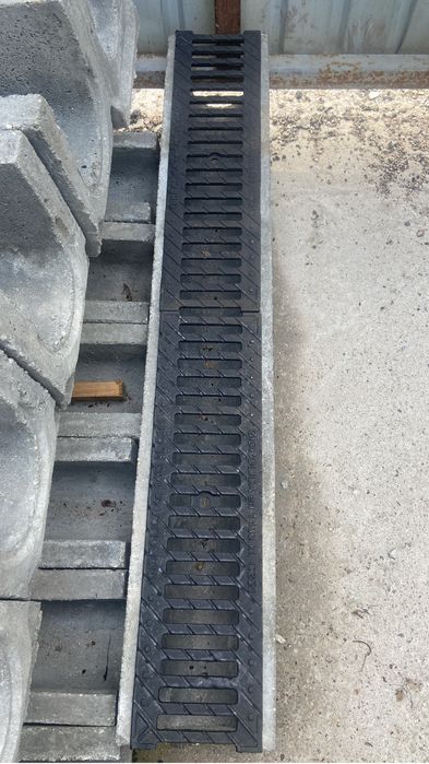 Бетонный лоток dn 100 с чугуной решеткой с250 d400 16x16