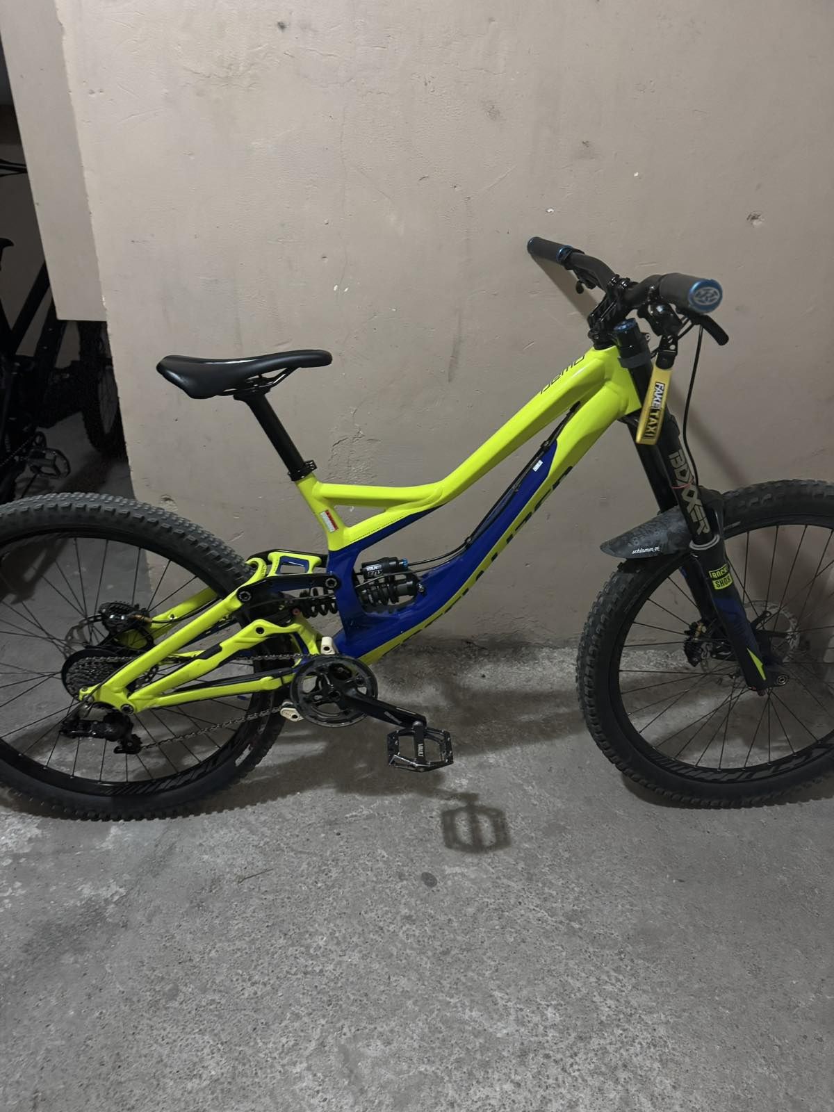 Specialized demo 8