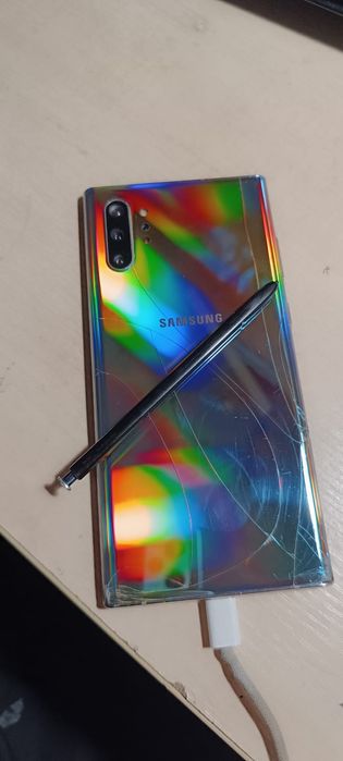 Samsung note10+.