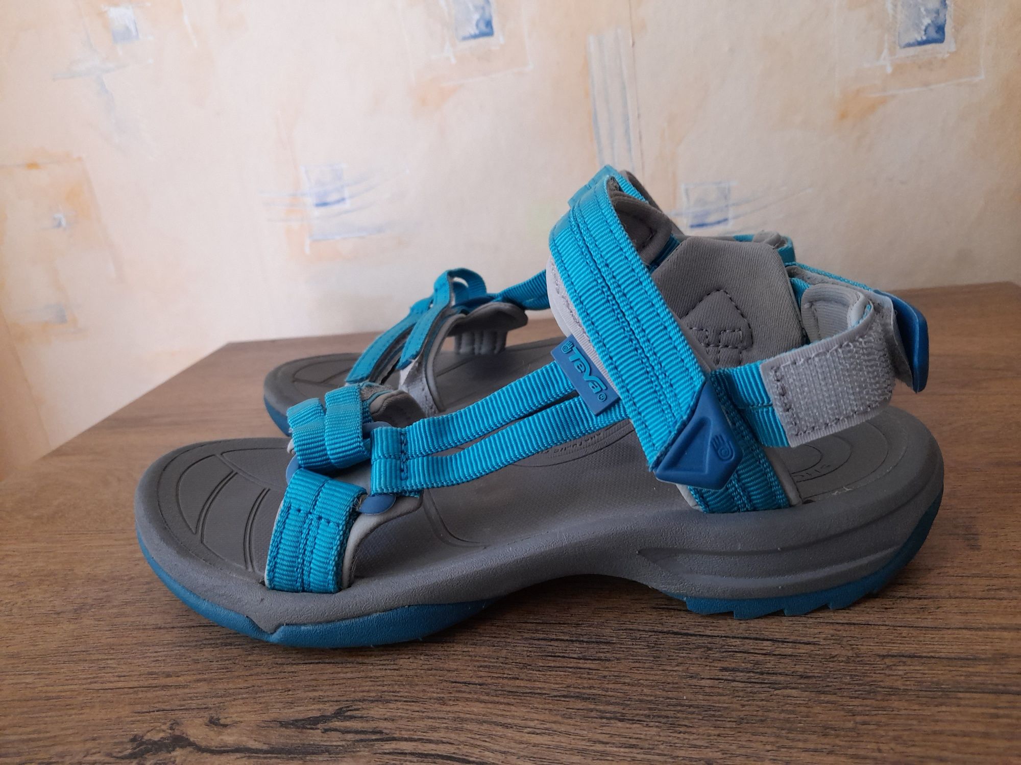 Teva сандали 37 номер.