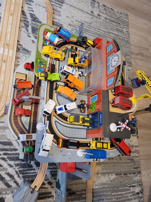 Gara sine tren extinsa.