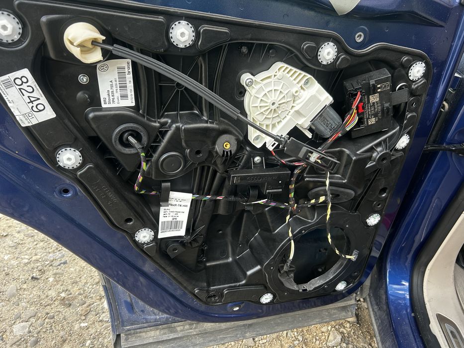 Macara geam stânga spate Volkswagen Touareg 7P