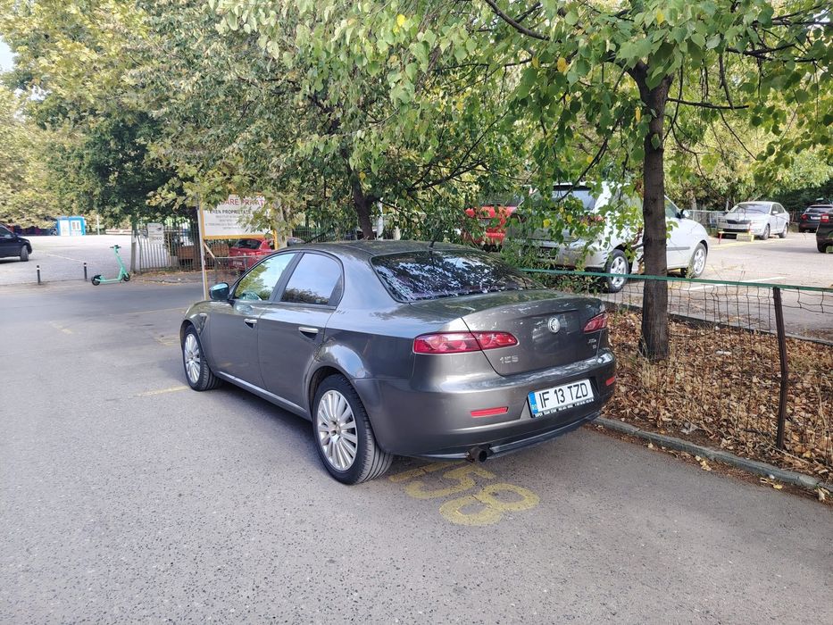 Vînd alfa romeo 159