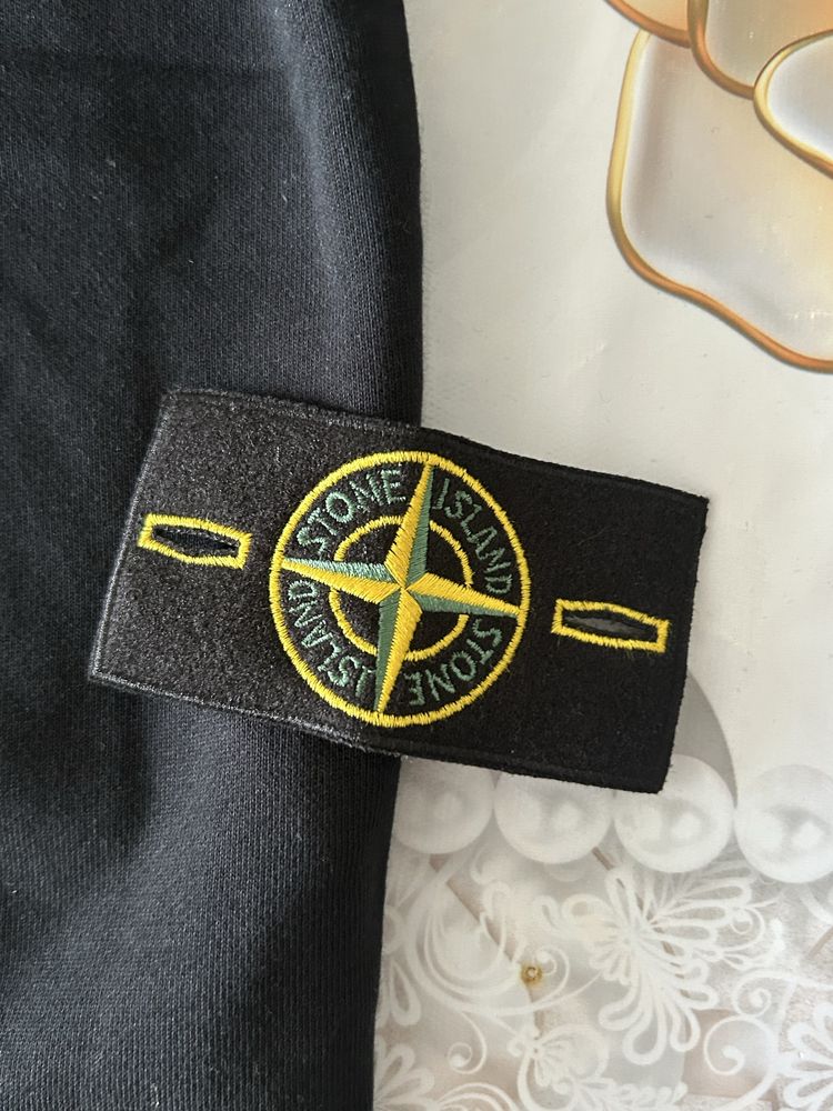 Продаю кофту Stone Island