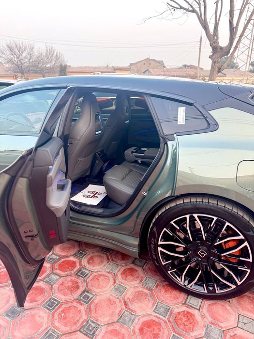 Sotiladi srocno zeekr 001