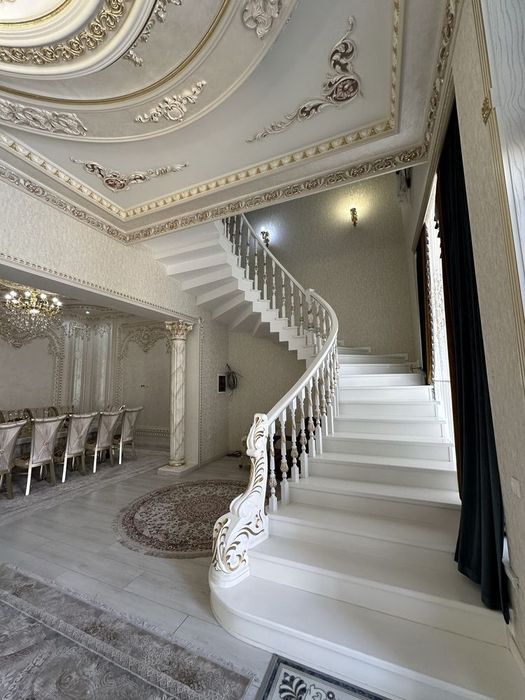 Izza massivda Uglavoy 6 sotix 9 xona yahshi remont