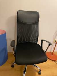 Офис стол от JYSK черен с мрежа