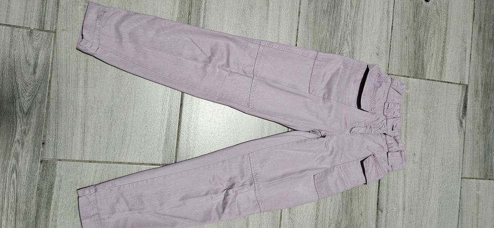 Pantaloni femei marimea 32 Bershka