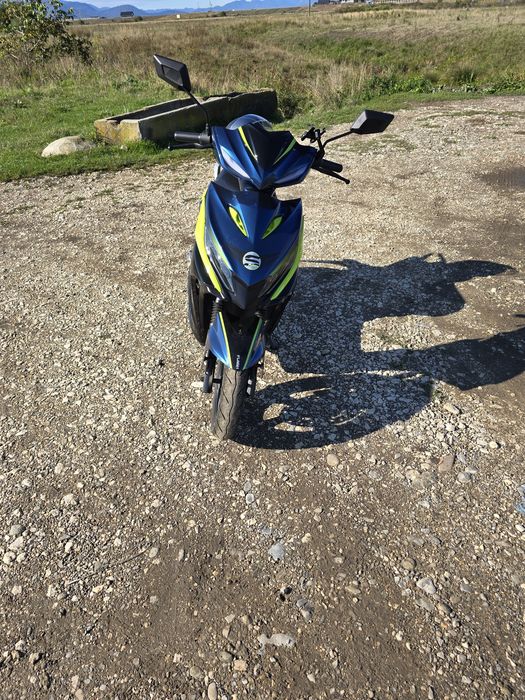 Vând scuter electric aproape nou are mai are garanție
