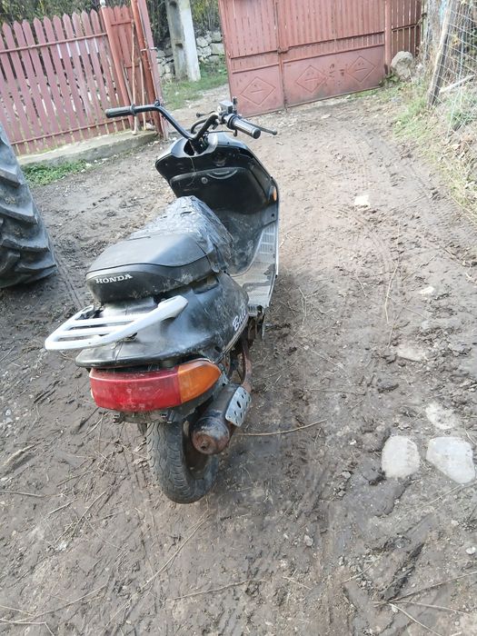 Vând scuter honda