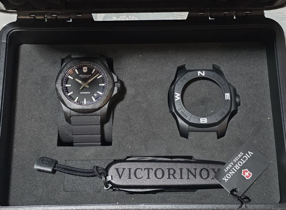 Часовник VICTORINOX CARBON, автомат, сапфир