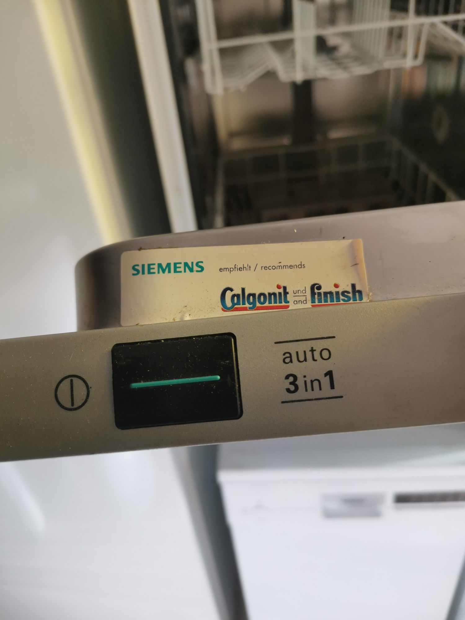 Съдомиялна Siemens 45 см за пълно вграждане