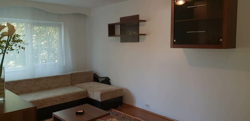Vând apt. cu 2 camere etaj 2
