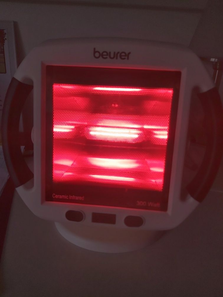 Lampa infrarosu terapeutica Beurer, amelioreaza durerile reumatice
