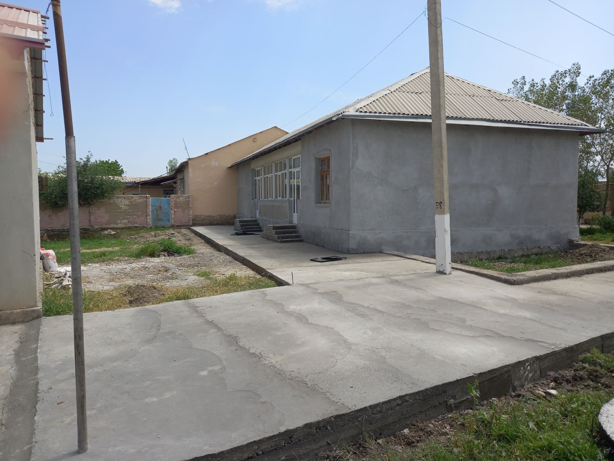 Уй ва ишлаб турган бокслар сотилади