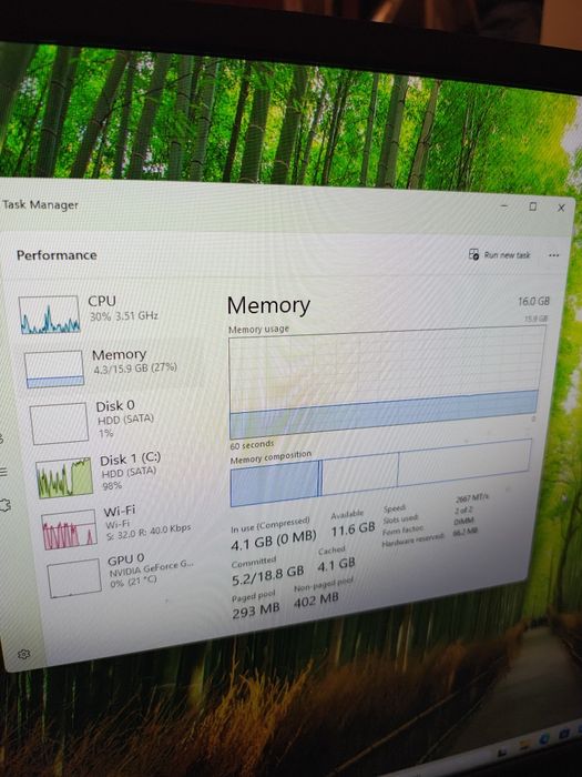 Настолен компютър с монитор