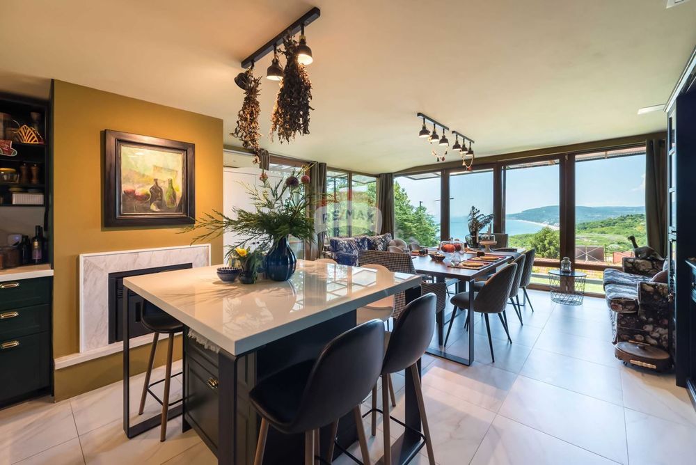 Четириетажна вила, в.з. Изгрев, гр. Балчик ТМ