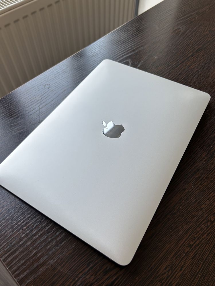 Macbook air 13’ в идеальном состоянии