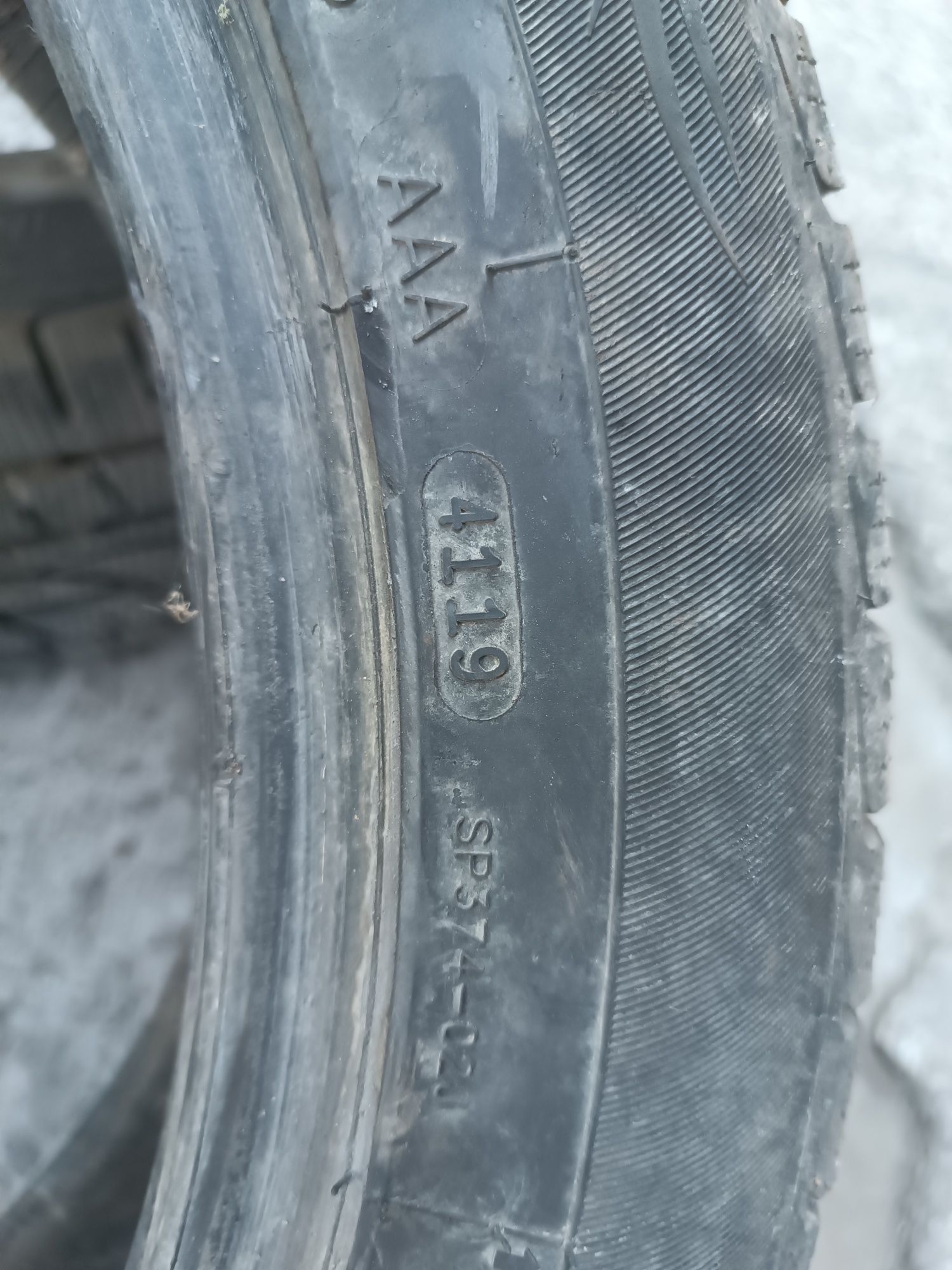 Продавам Гуми 245/45/19
