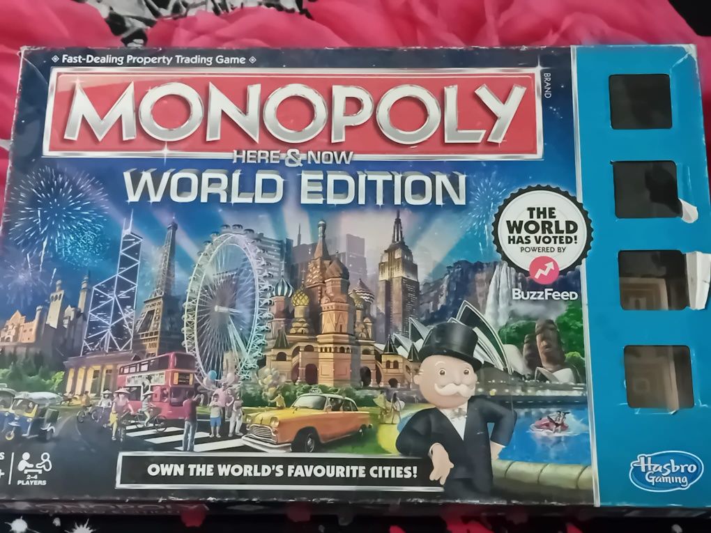 Vând jocuri monopoly