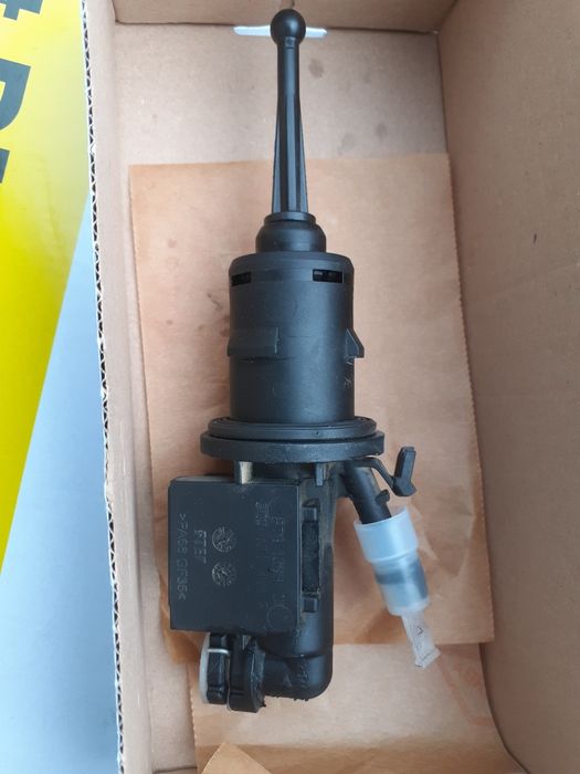 Pompa ambreiaj passat b 6 2.0 cod cbab