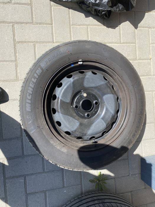 Set anvelope vara, jante de otel si capace originale hyundai bayon