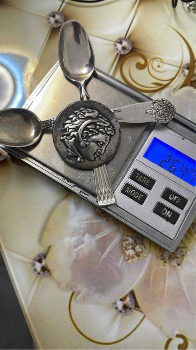Продавам Сребърни Лъжици и Римски Сребърен Медалюн