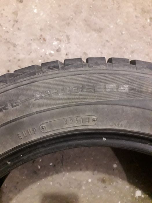 Продам резину зимнюю комплект липучка 15000 за балон