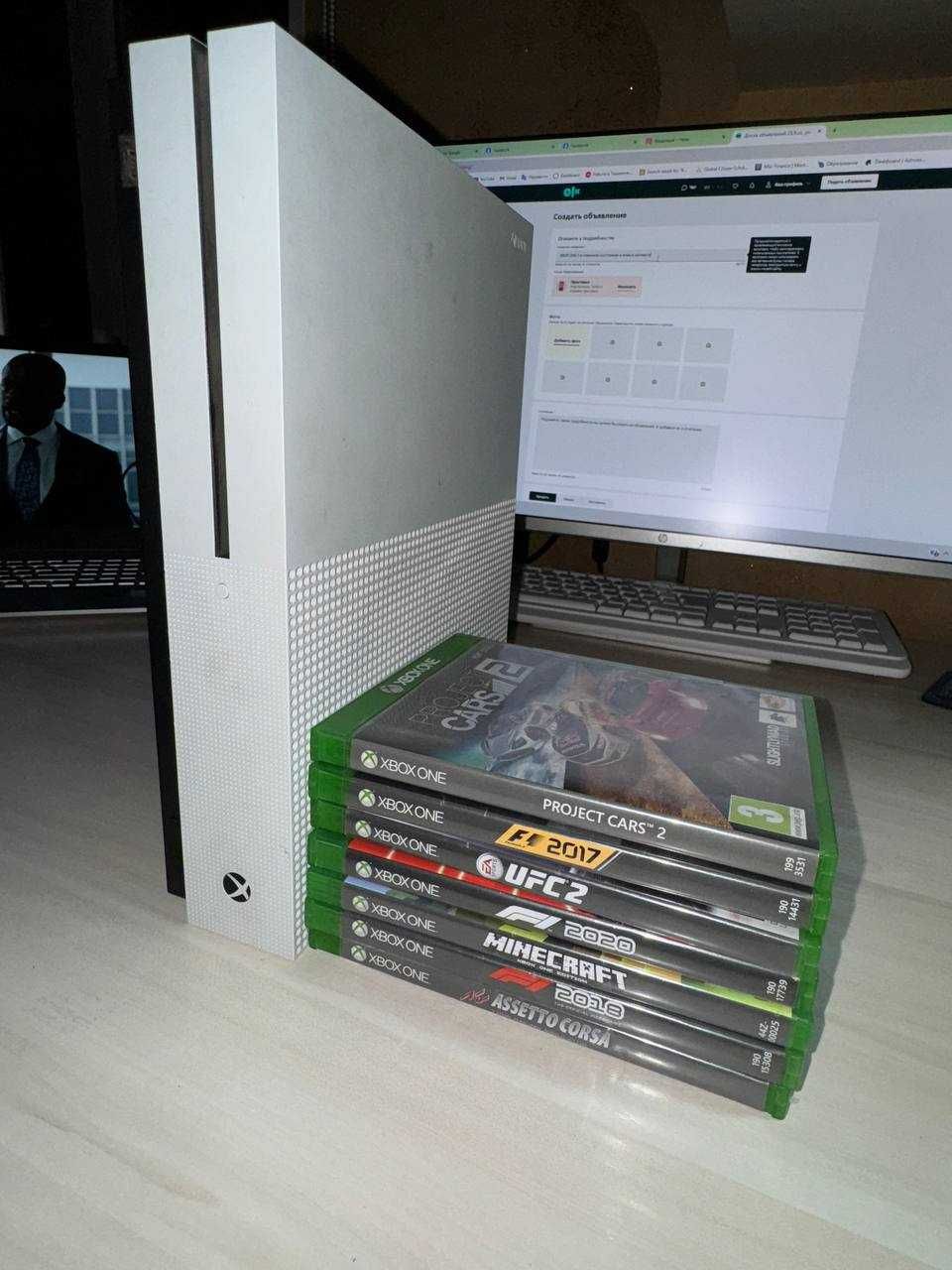 XBOX ONE S в отличном состоянии и игры в коплекте