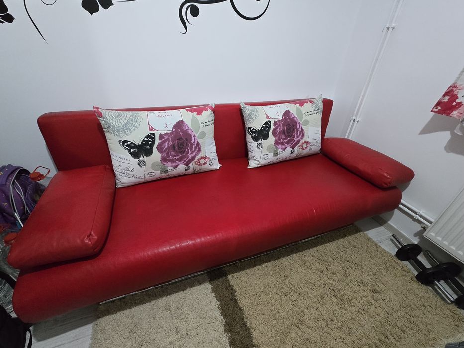 Vând canapea extensibila utilizata imitație piele