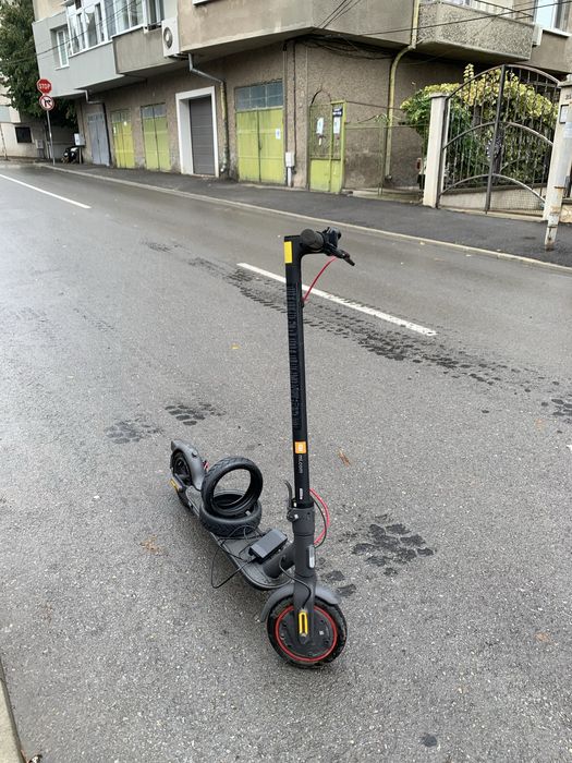 Електрическа тротинетка Xiaomi Mi Pro Scooter 2 С НОВИ ГУМИ!