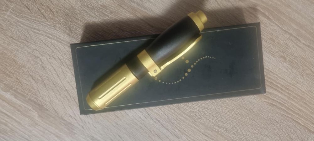 Hialuron pen injectere buze acid