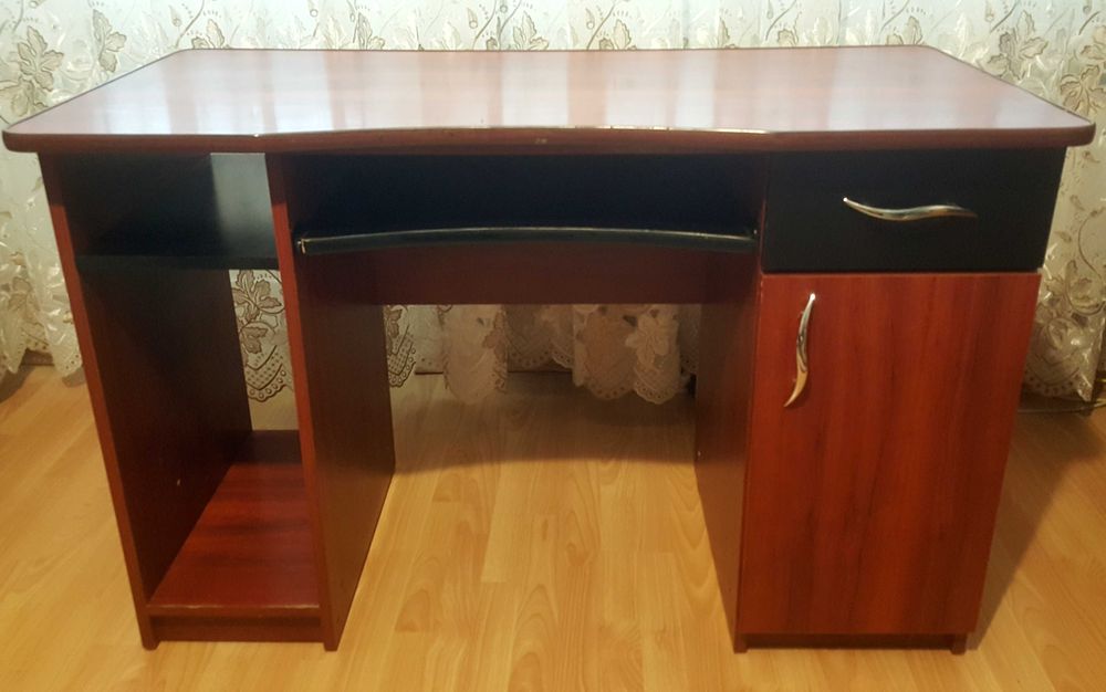 Vând masă de birou de calitate superioară