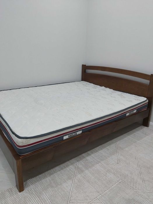 Продам двуспальную кровать