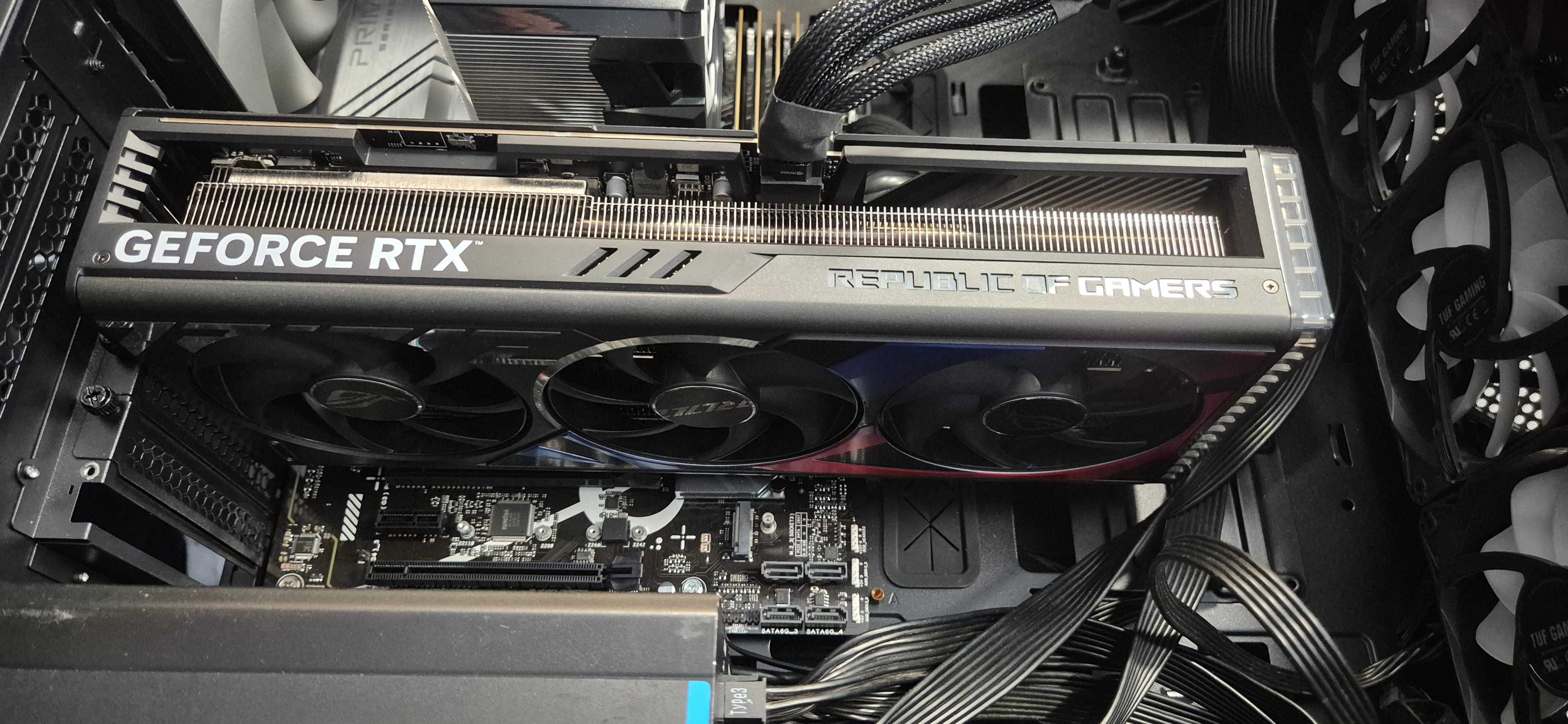 Компютър Asus с RTX4090 ROG