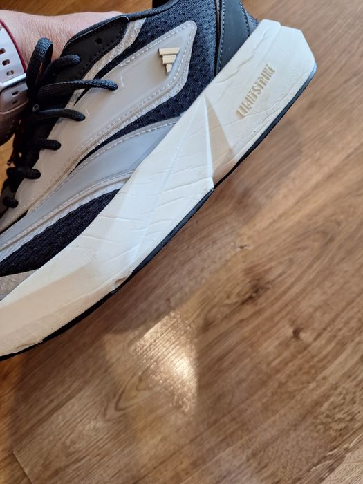 Продавам адидас маратонки